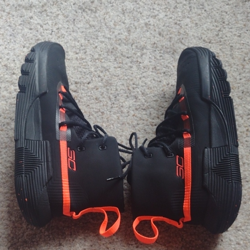 Under Armour Black and Orange Sneakers - Picture 7 of 7